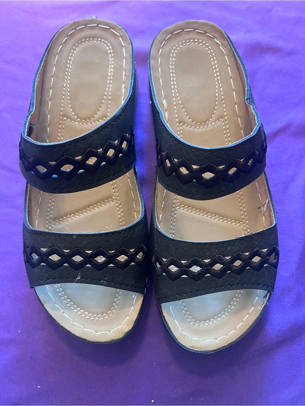 Women’s 7.5/38 Black Slide Sandals with Cutout Straps. EUC Unbranded